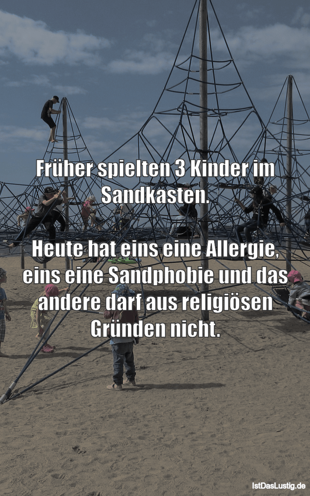 Lustiger BilderSpruch - Früher spielten 3 Kinder im Sandkasten.  Heute...